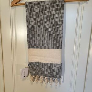 NWT POKOLOKO Made in Turkey 100% Cotton fringed hand towel 17.5" X 40" NEW